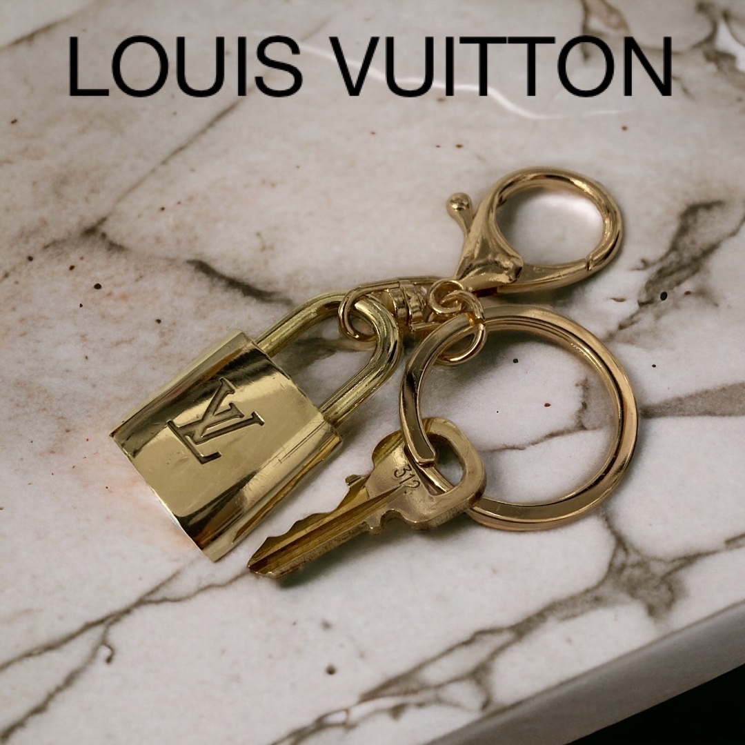 LOUIS VUITTON(ルイヴィトン)のルイヴィトン　パドロック　キーホルダーNO.312 LOUIS VUITTON  レディースのファッション小物(キーホルダー)の商品写真