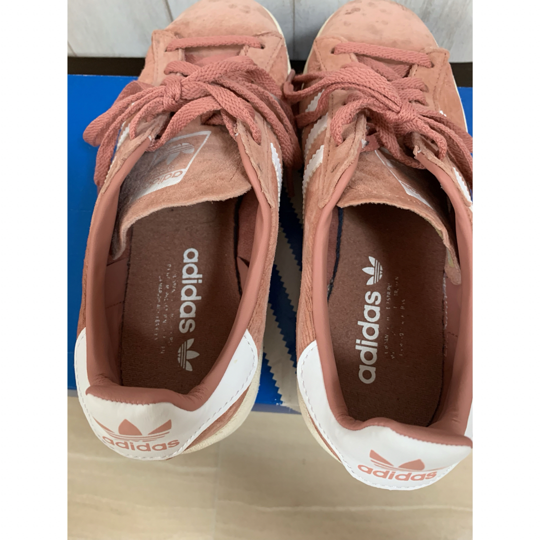 adidas - adidas スニーカー キャンパス スエード くすみピンク adidas - adidas スニーカー キャンパス スエード くすみピンク