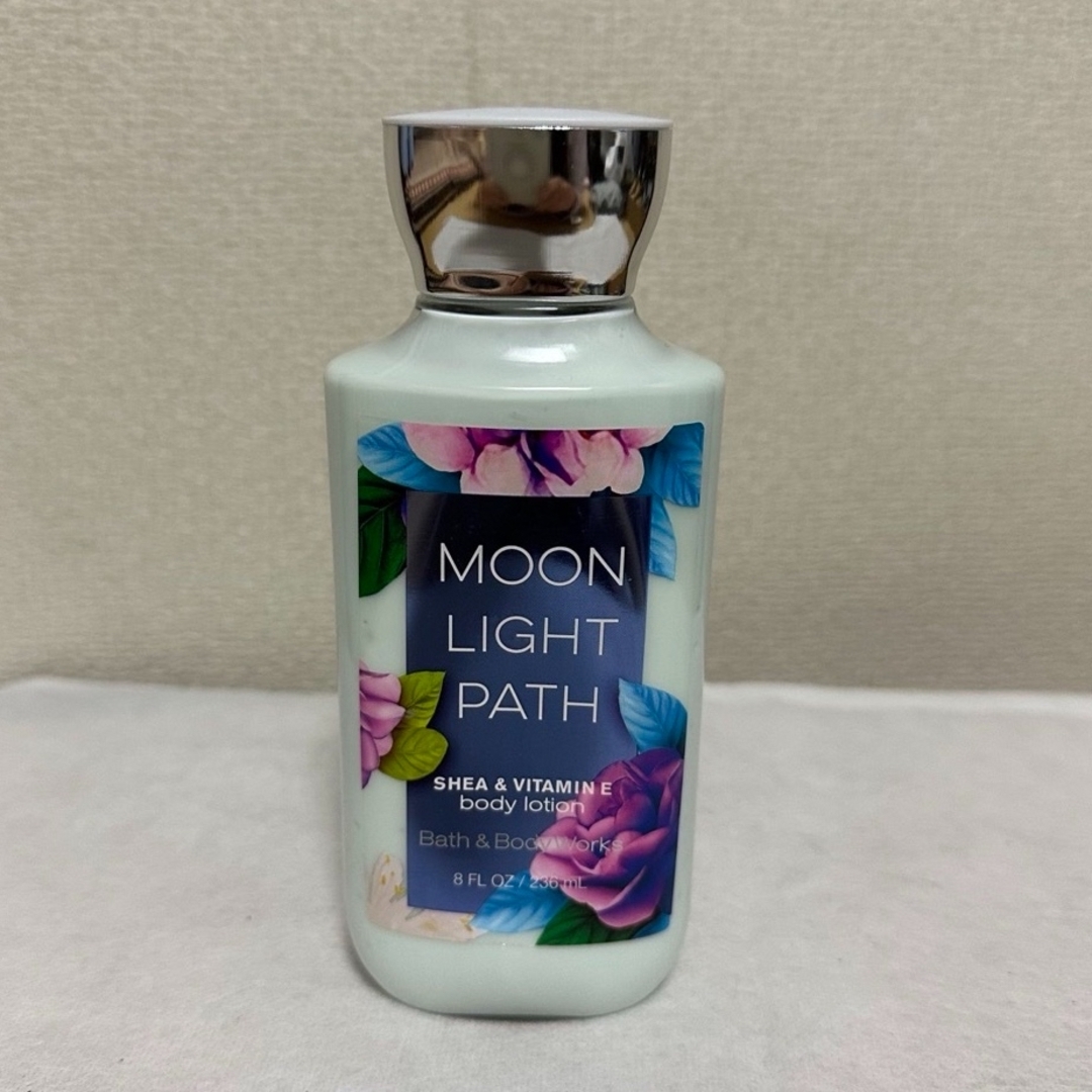 Bath & Body Works(バスアンドボディーワークス)のバス&ボディワークス ムーンライトパス ボディローション  シアバター　ビタミン コスメ/美容のボディケア(ボディローション/ミルク)の商品写真