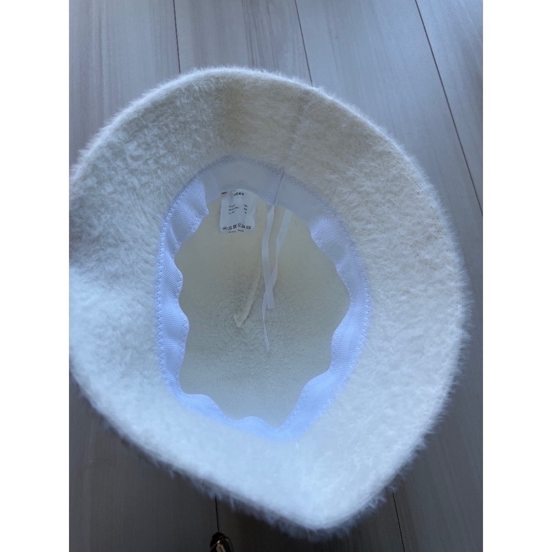 ホワイト　バケットハット ニット シャギー  メトロハット チューリップハット  レディースの帽子(ハット)の商品写真
