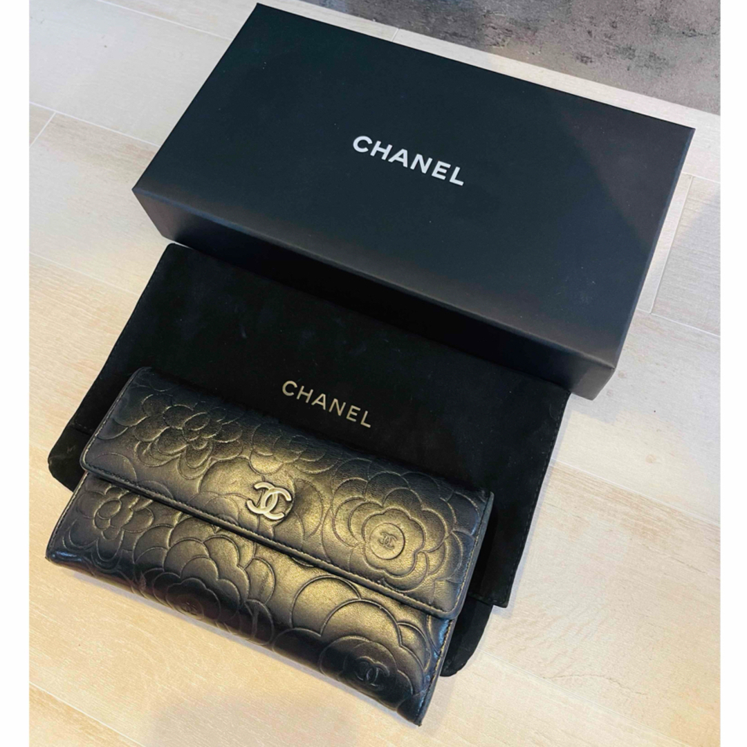 CHANEL(シャネル)の【CHANEL 】シャネル カメリアレザー3つ折長財布 メンズのファッション小物(長財布)の商品写真