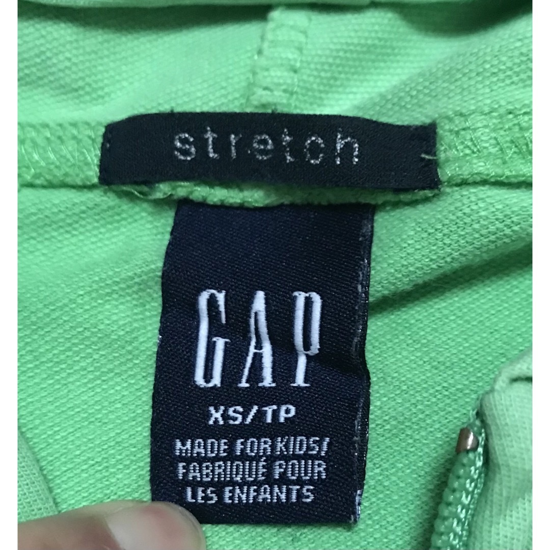 GAP(ギャップ)のGAP   パーカー　XS（110〜120）黄緑 キッズ/ベビー/マタニティのキッズ服男の子用(90cm~)(ジャケット/上着)の商品写真
