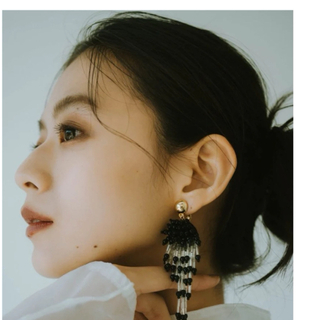 アメリヴィンテージ(Ameri VINTAGE)のKnuth Marf beads pierced earrings/black(ピアス)