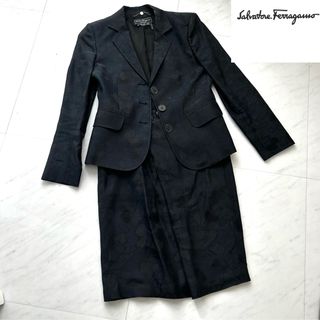 サルヴァトーレフェラガモ(Salvatore Ferragamo)の美品　サルバトーレフェラガモ　スーツ　セットアップ　スカートスーツ　シルク(スーツ)