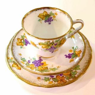 ロイヤルアルバート(ROYAL ALBERT)の可愛い ぶどう トリオ カップ&ソーサー プレート イギリス ヴィンテージ(グラス/カップ)