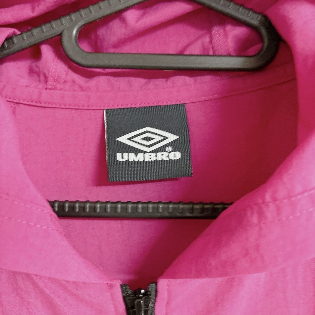 UMBRO(アンブロ)の美品　UMBRO　アンブロ　ナイロンプルオーバー　ハーフジップ メンズのジャケット/アウター(ナイロンジャケット)の商品写真