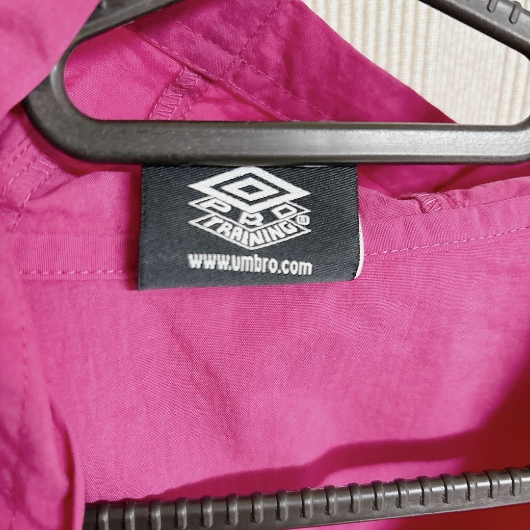 UMBRO(アンブロ)の美品　UMBRO　アンブロ　ナイロンプルオーバー　ハーフジップ メンズのジャケット/アウター(ナイロンジャケット)の商品写真