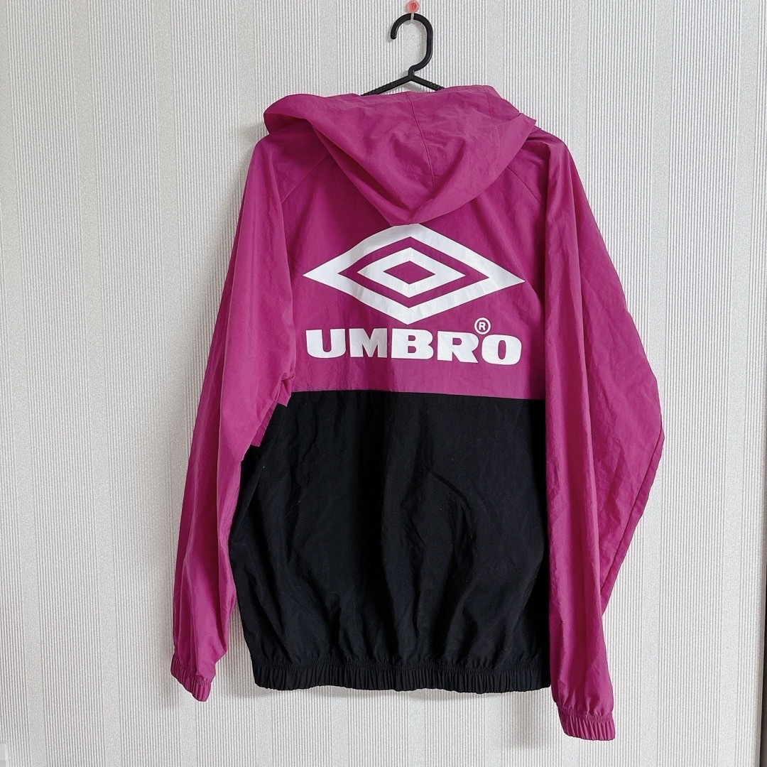 UMBRO(アンブロ)の美品　UMBRO　アンブロ　ナイロンプルオーバー　ハーフジップ メンズのジャケット/アウター(ナイロンジャケット)の商品写真