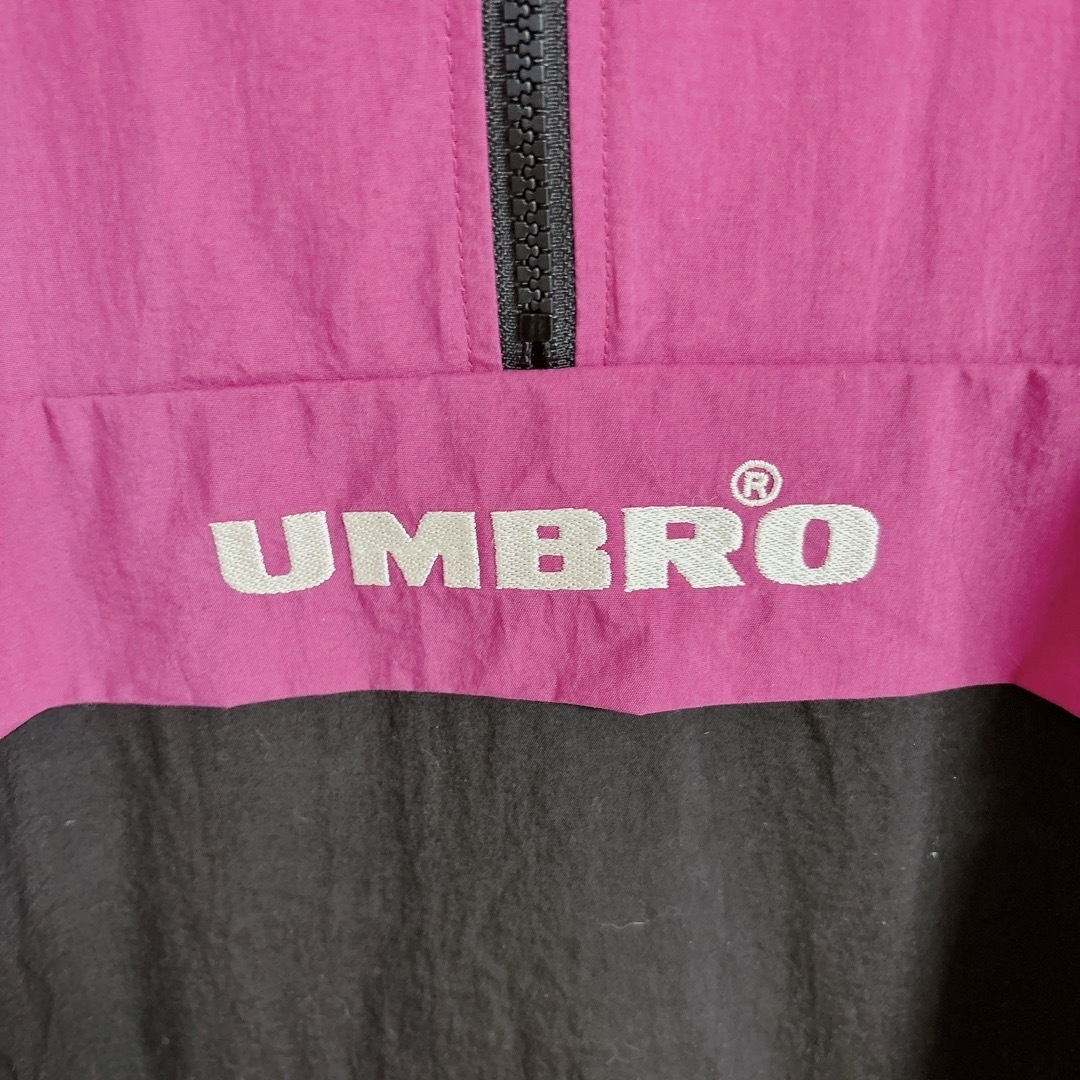 UMBRO(アンブロ)の美品　UMBRO　アンブロ　ナイロンプルオーバー　ハーフジップ メンズのジャケット/アウター(ナイロンジャケット)の商品写真
