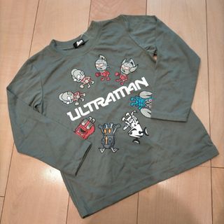 A182　新品　長袖Ｔシャツ　120　ウルトラマン(Tシャツ/カットソー)