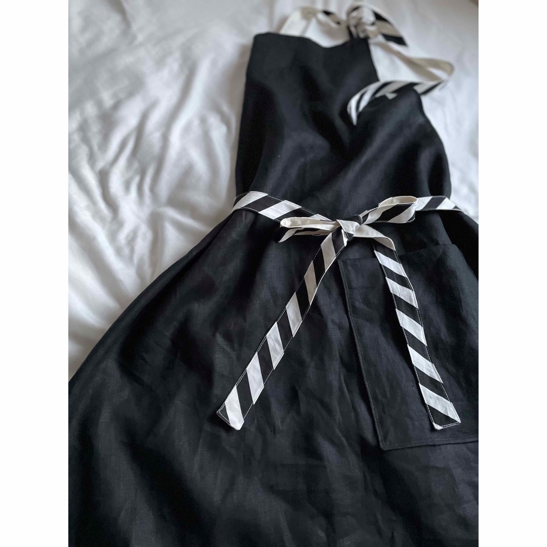 ▷リネン100% 『black』エプロン black × stripe ハンドメイドの生活雑貨(キッチン小物)の商品写真