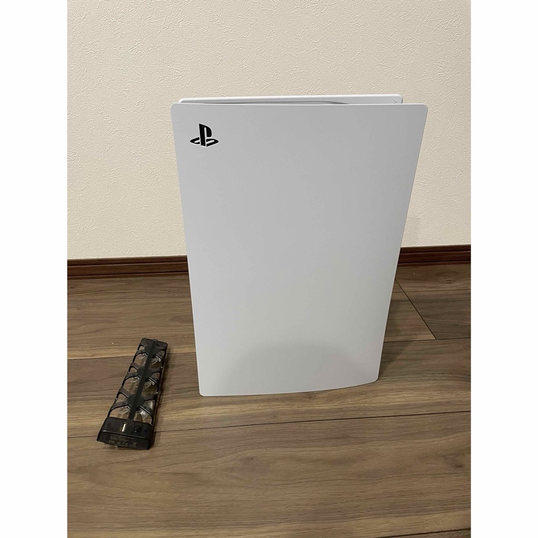 PlayStation(プレイステーション)のPlayStation5 ディスクドライブ搭載モデル エンタメ/ホビーのゲームソフト/ゲーム機本体(家庭用ゲーム機本体)の商品写真