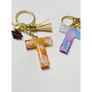 セール！　キーホルダー 　イニシャル　『T』　スモーク　チャームハンドメイド(キーホルダー)