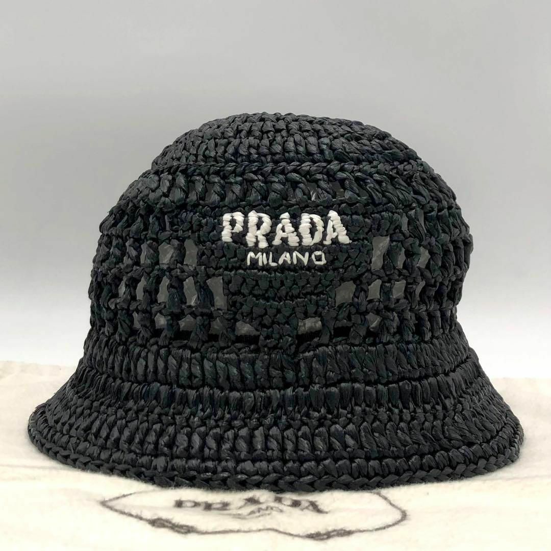 PRADA(プラダ)の［即完売モデル・美品］PRADA バケットハット　ラフィア　Mサイズ　ロゴ刺繍 レディースの帽子(ハット)の商品写真