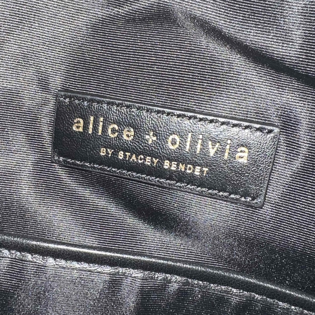 Alice+Olivia(アリスアンドオリビア)のアリス&オリビアリュックサック レディースのバッグ(リュック/バックパック)の商品写真