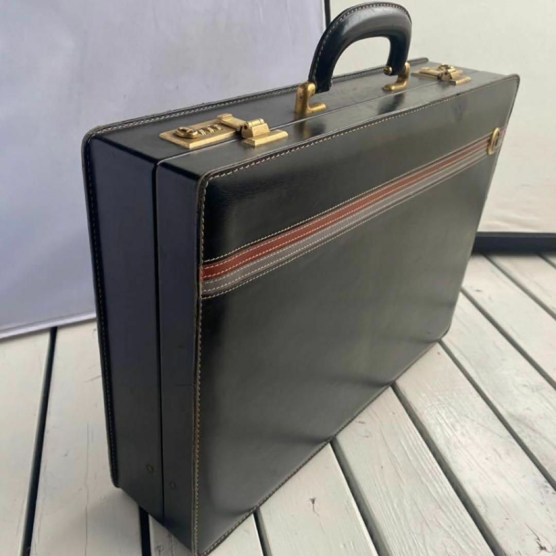 a.testoni(アテストーニ)のアテストーニ　ブリーフケース　アタッシュケース　ゴールド金具　レザー メンズのバッグ(ビジネスバッグ)の商品写真