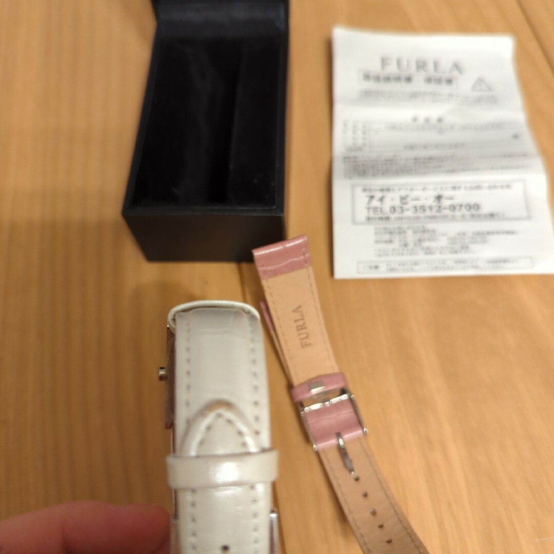 Furla(フルラ)の【極美品】フルラ　時計　ベルト2色セット　キラキラ　スクエア　大人ピンク　白 レディースのファッション小物(腕時計)の商品写真