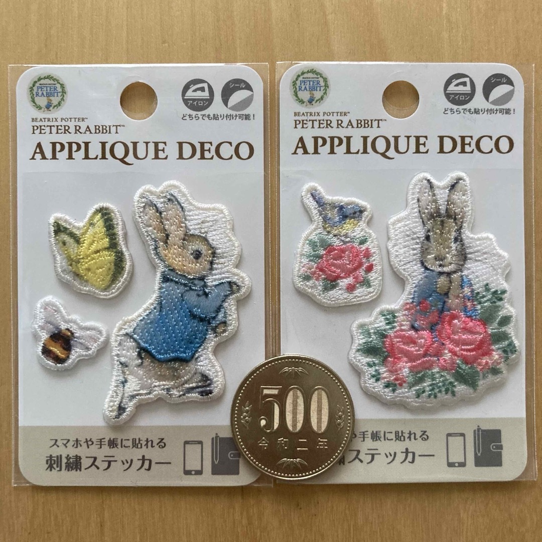 PETER RABBIT（TM）(ピーターラビット)のピーターラビット　刺繍ステッカー　2種　／ アップリケ ／ ワッペン ハンドメイドの素材/材料(各種パーツ)の商品写真