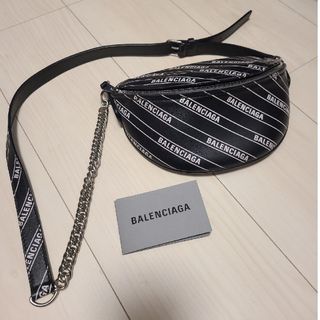 バレンシアガ(Balenciaga)のBALENCIAGAの2wayモノトーン総ロゴレザーボディバッグ(ボディーバッグ)