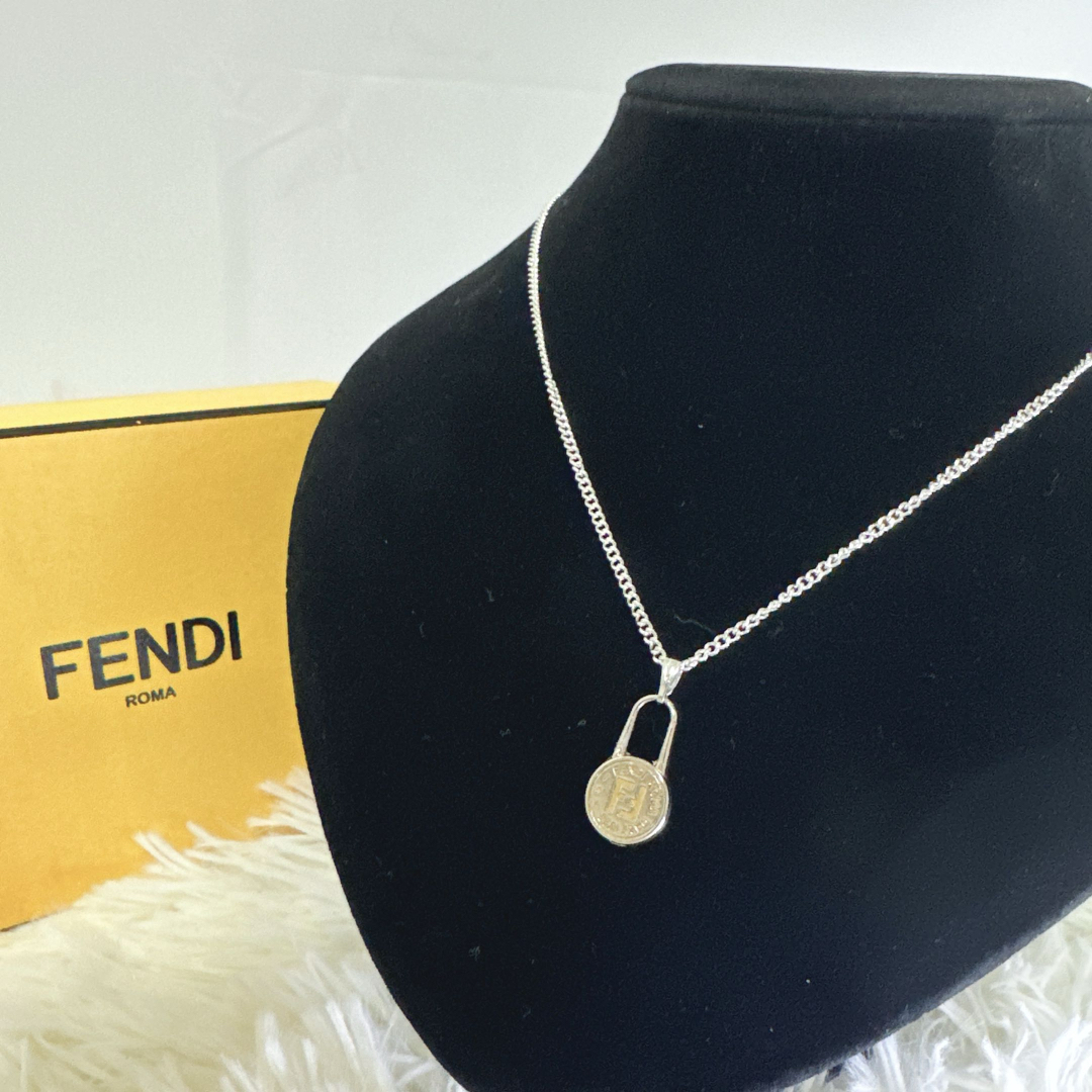 FENDI(フェンディ)の【美品】FENDI フェンディ チャーム&ネックレスチェーン バチカン付き レディースのアクセサリー(ネックレス)の商品写真