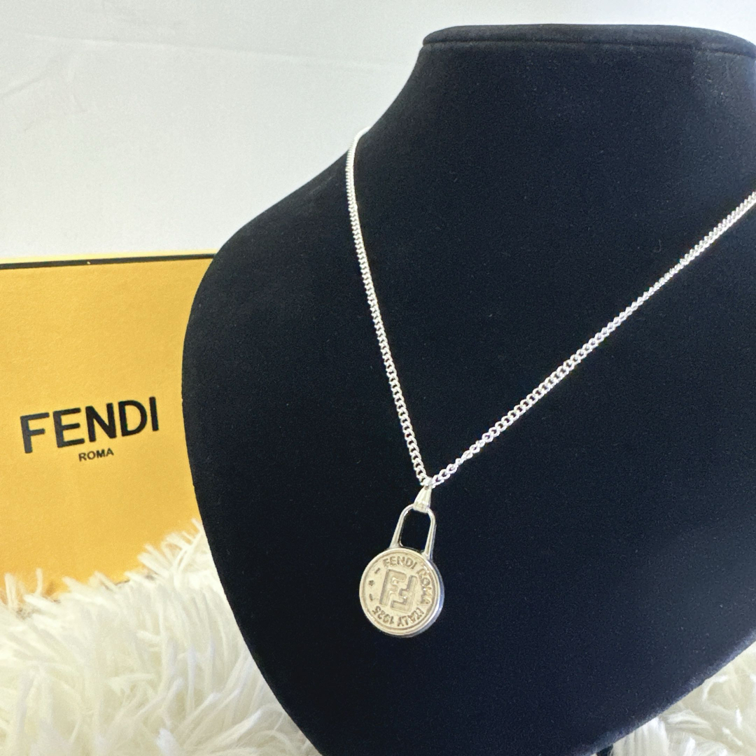 FENDI(フェンディ)の【美品】FENDI フェンディ チャーム ネックレス チェーン シルバー レディースのアクセサリー(ネックレス)の商品写真