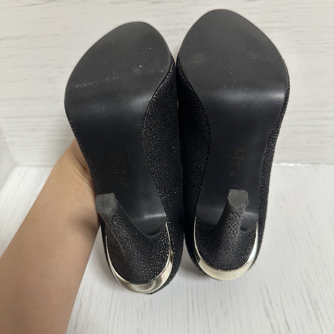 DIANA(ダイアナ)の【美品】DIANA クロキャビアハク パンプス 黒 21.5cm レディースの靴/シューズ(ハイヒール/パンプス)の商品写真