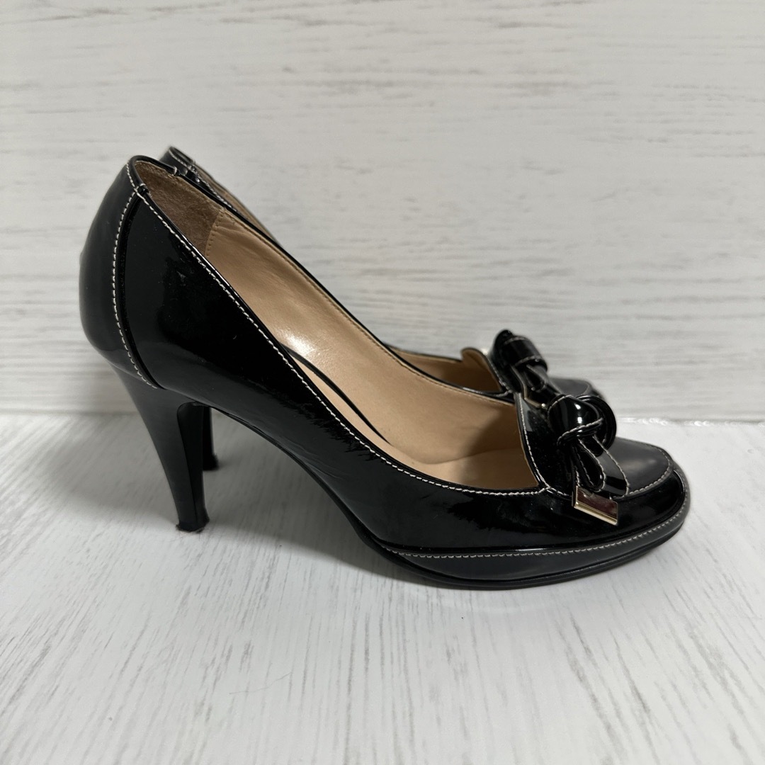 DIANA(ダイアナ)のDIANA リボン付き エナメル パンプス 22.0cm レディースの靴/シューズ(ハイヒール/パンプス)の商品写真