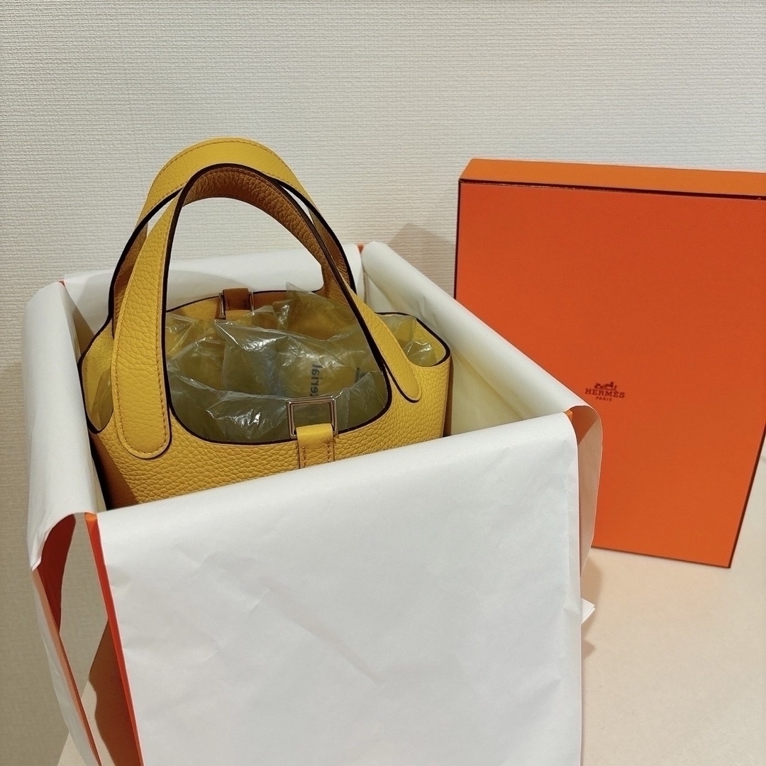 Hermes(エルメス)の【新品・未使用品】エルメス ピコタン・ロック PM サン イエロー 黄色 黄 レディースのバッグ(ハンドバッグ)の商品写真