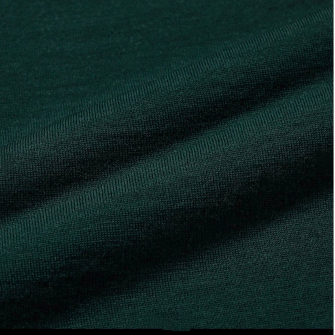 UNIQLO(ユニクロ)のUNIQLO エクストラファインメリノVネックセーター ダークグリーン M メンズのトップス(ニット/セーター)の商品写真