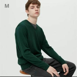 ユニクロ(UNIQLO)のUNIQLO エクストラファインメリノVネックセーター ダークグリーン M(ニット/セーター)