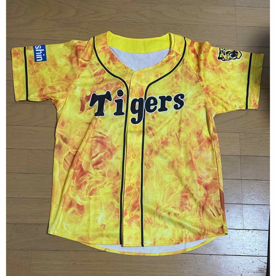 阪神タイガース(ハンシンタイガース)のタイガースユニフォーム　ウル虎の夏　2枚セット スポーツ/アウトドアの野球(応援グッズ)の商品写真