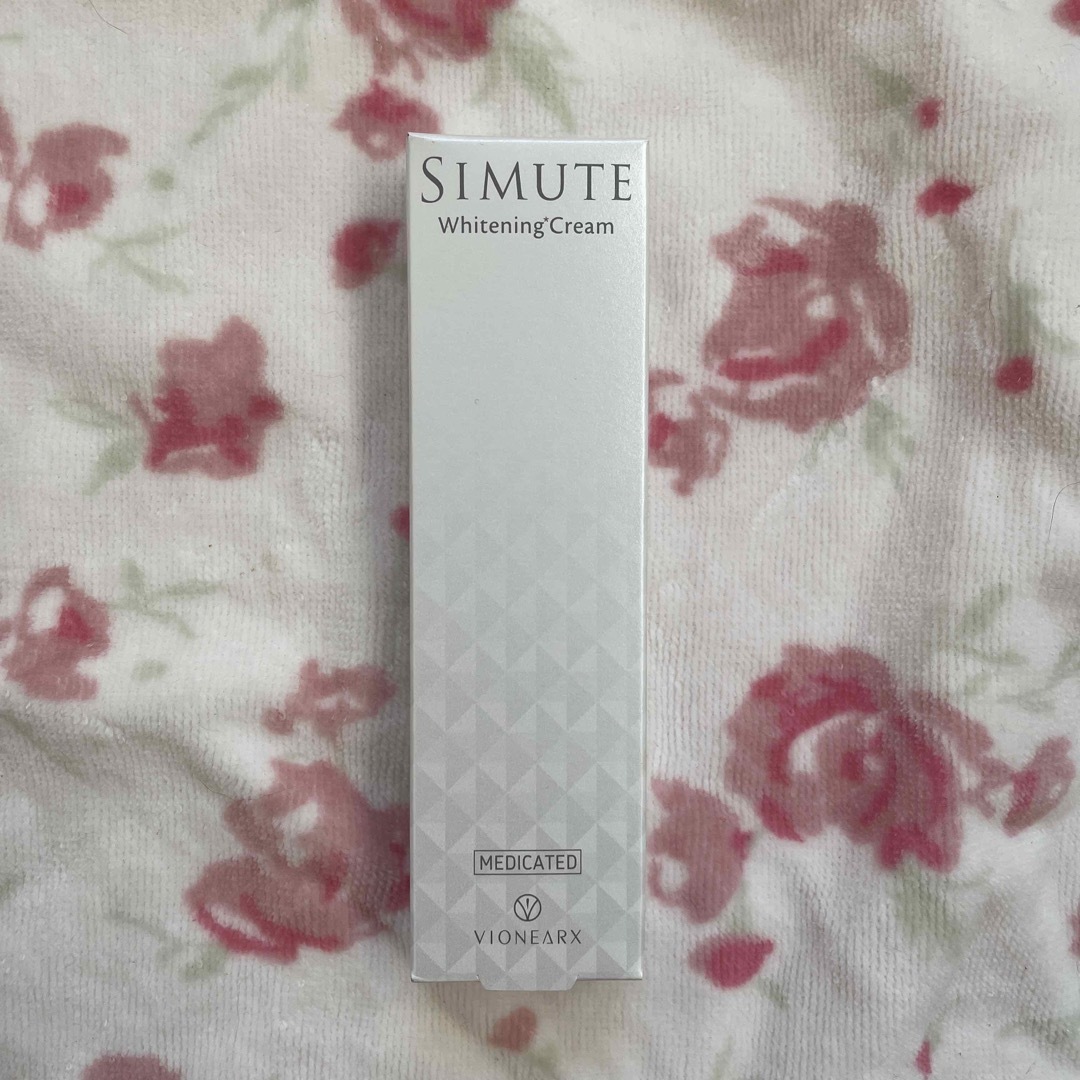SIMUTE 30g 薬用美白クリーム オールインワン ゲル コスメ/美容のスキンケア/基礎化粧品(フェイスクリーム)の商品写真