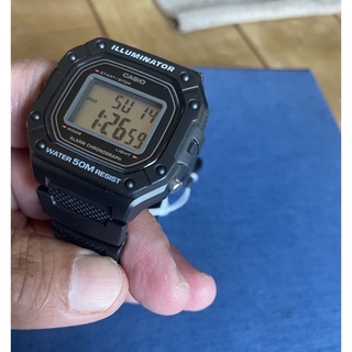 カシオ(CASIO)のカシオ デジタル腕時計　新品　ブラック海外モデル　プレゼント(腕時計(デジタル))