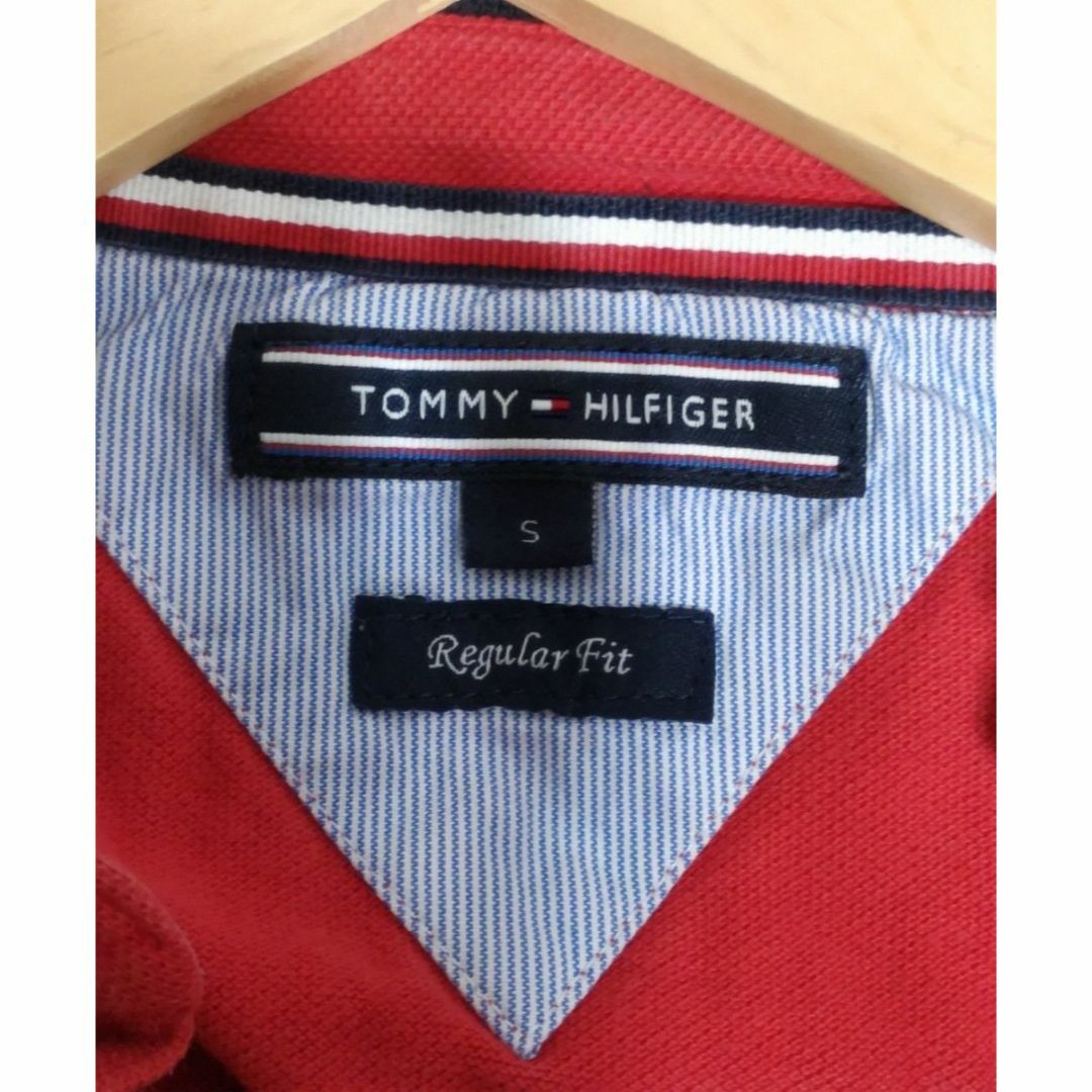 TOMMY HILFIGER(トミーヒルフィガー)のTOMMYHILFIGER　半袖ポロシャツ　赤　ワンポイントロゴ　Sサイズ メンズのトップス(ポロシャツ)の商品写真