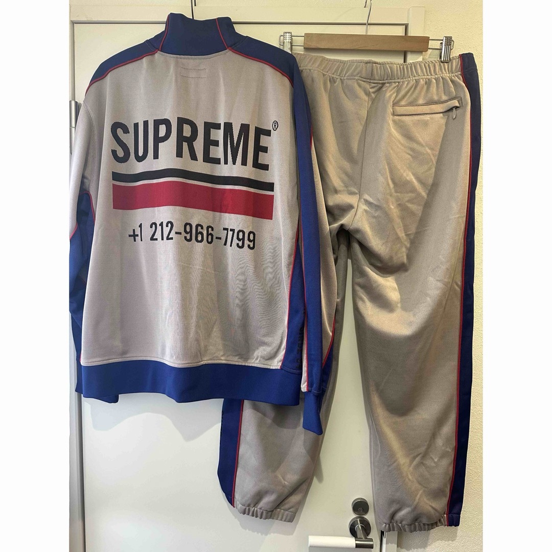 Supreme(シュプリーム)の新品 supreme world famous track jacket メンズのトップス(ジャージ)の商品写真