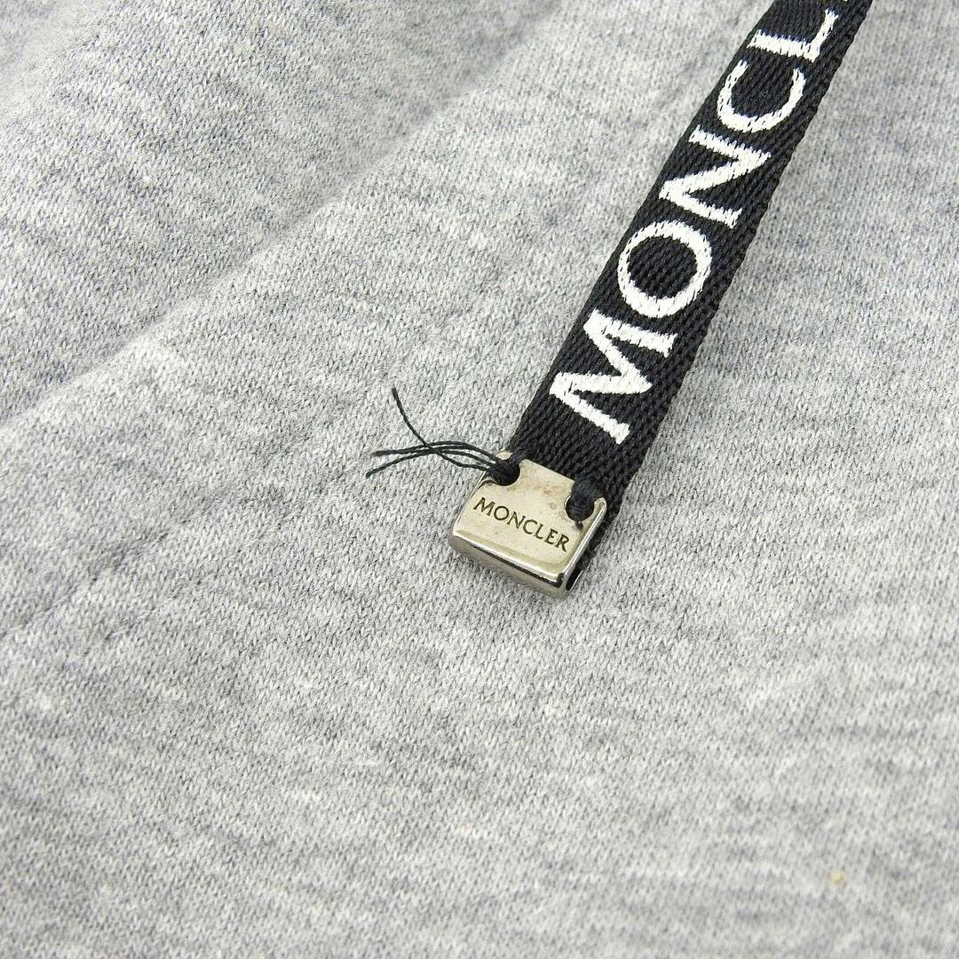 MONCLER(モンクレール)のモンクレール MAGLIA CARDIGAN マグリア パーカー 84609 00 V8037 レディース グレー MONCLER 【中古】 【アパレル・小物】 レディースのトップス(パーカー)の商品写真