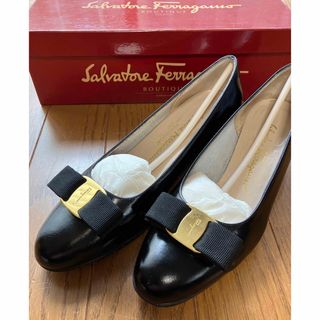 サルヴァトーレフェラガモ(Salvatore Ferragamo)のフェラガモ　パンプス　【匿名配送】(ハイヒール/パンプス)