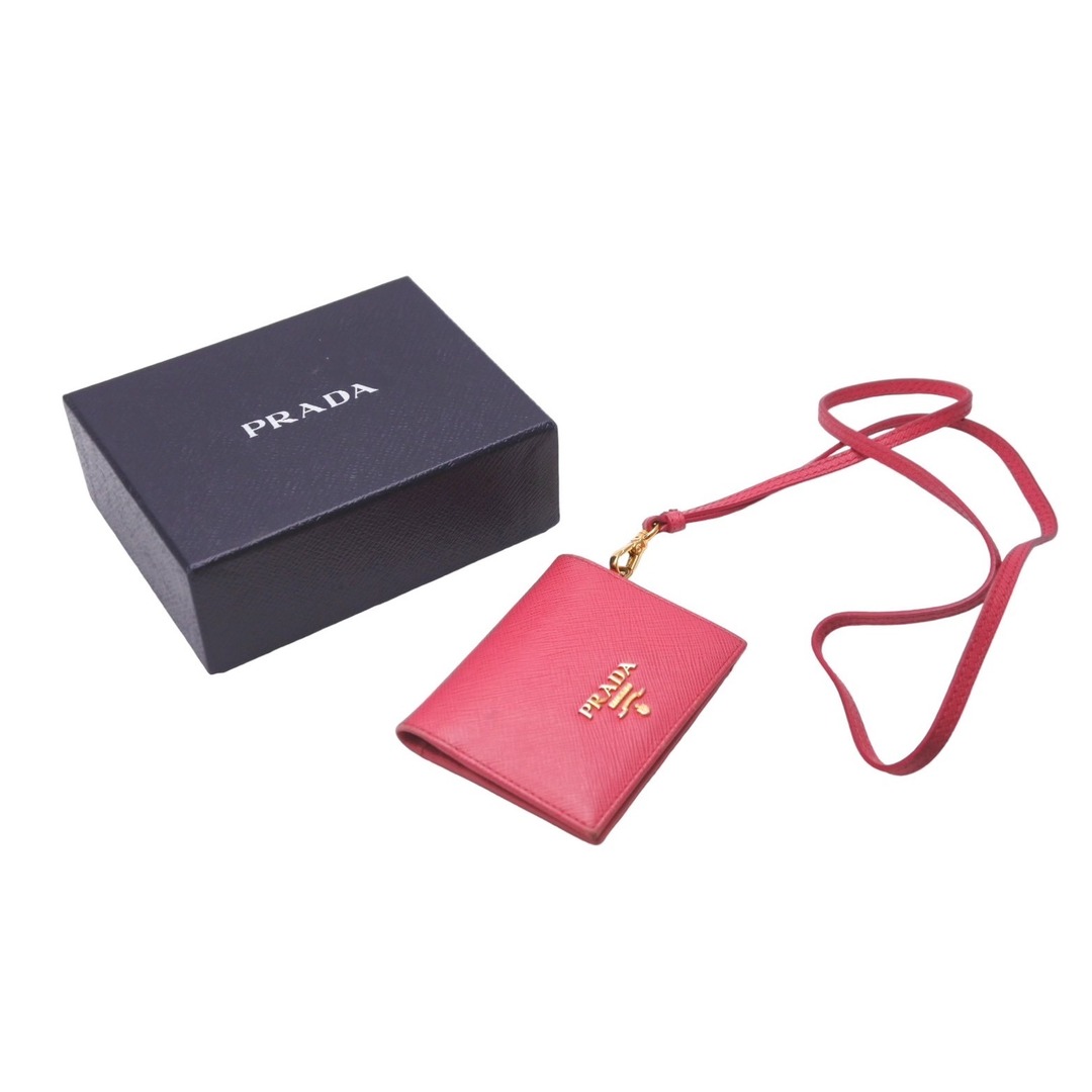 PRADA(プラダ)のPRADA プラダ 二つ折りパスケース サフィアーノ IMC006 ピンク ゴールド金具 良品 中古 60842 レディースのファッション小物(パスケース/IDカードホルダー)の商品写真