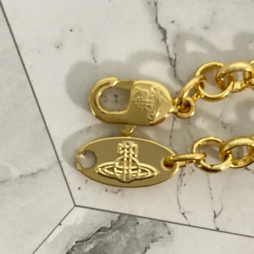 Vivienne Westwood(ヴィヴィアンウエストウッド)のヴィヴィアン　スモールオーブネックレス　ゴールド×ピンク レディースのアクセサリー(ネックレス)の商品写真