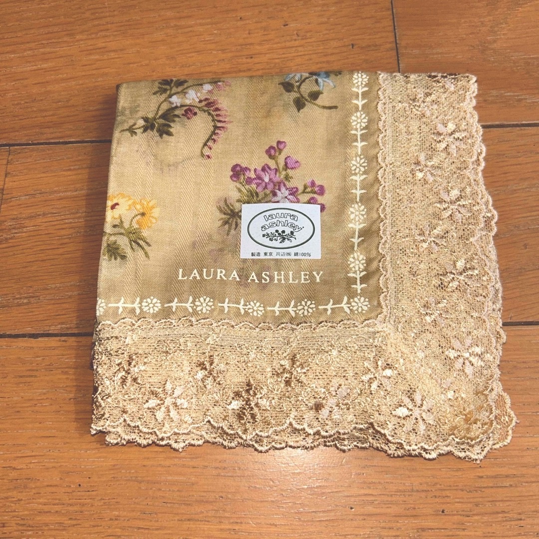 LAURA ASHLEY(ローラアシュレイ)のローラアシュレイ　ハンカチ　レース　花柄 レディースのファッション小物(ハンカチ)の商品写真