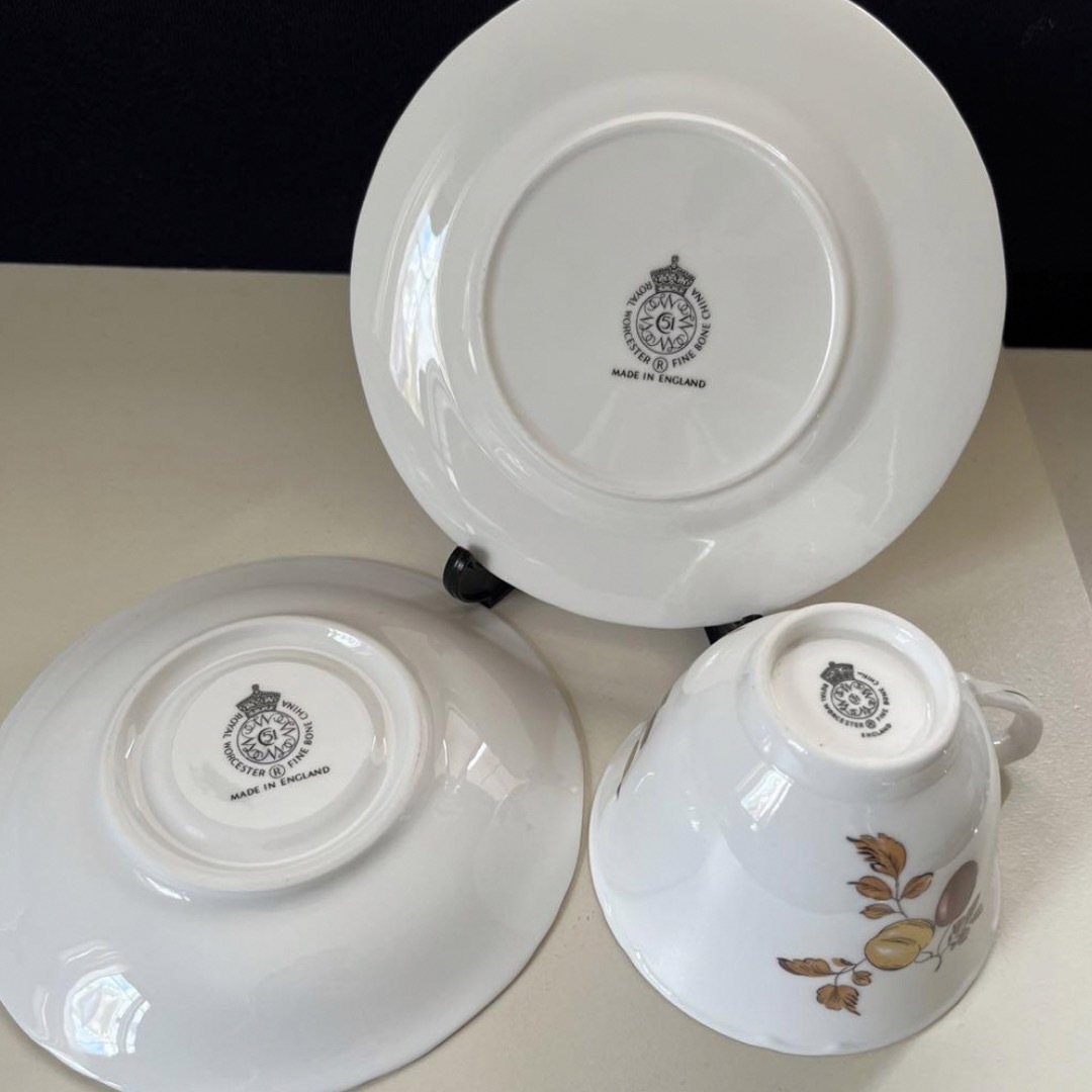 Royal Worcester(ロイヤルウースター)のロイヤルウースター  ブラウンと金彩　木の実　トリオ インテリア/住まい/日用品のキッチン/食器(食器)の商品写真