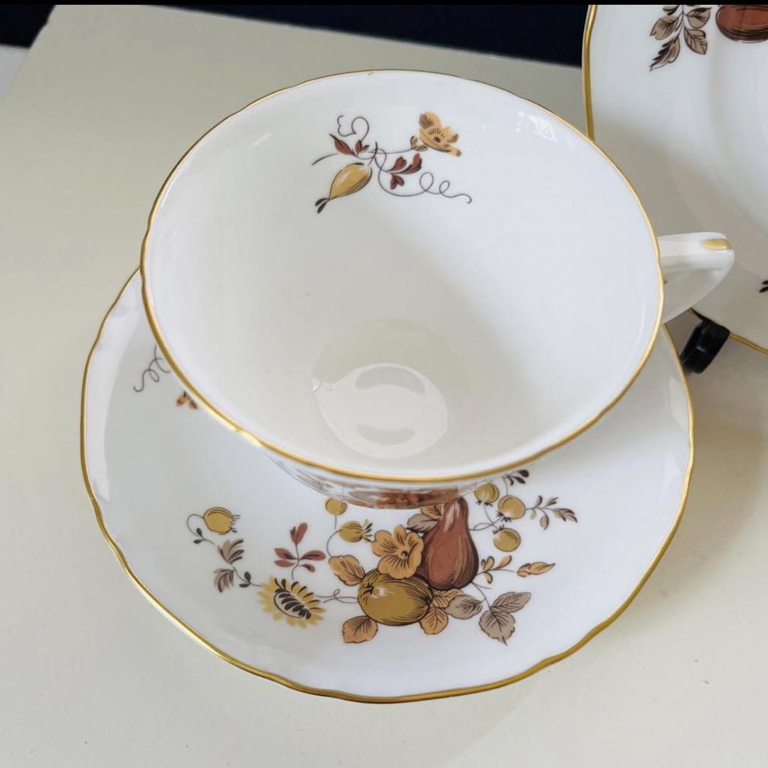 Royal Worcester(ロイヤルウースター)のロイヤルウースター  ブラウンと金彩　木の実　トリオ インテリア/住まい/日用品のキッチン/食器(食器)の商品写真