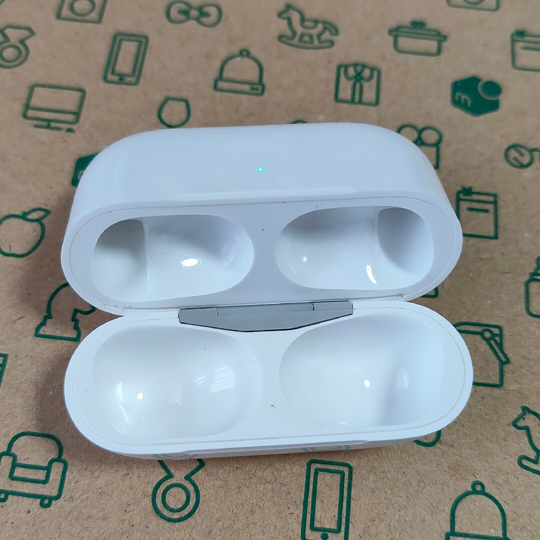 Apple(アップル)のApple AirPods Pro 充電ケースのみ 318 スマホ/家電/カメラのオーディオ機器(ヘッドフォン/イヤフォン)の商品写真