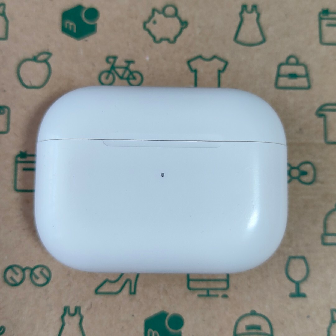 Apple(アップル)のApple AirPods Pro 充電ケースのみ 316 スマホ/家電/カメラのオーディオ機器(ヘッドフォン/イヤフォン)の商品写真