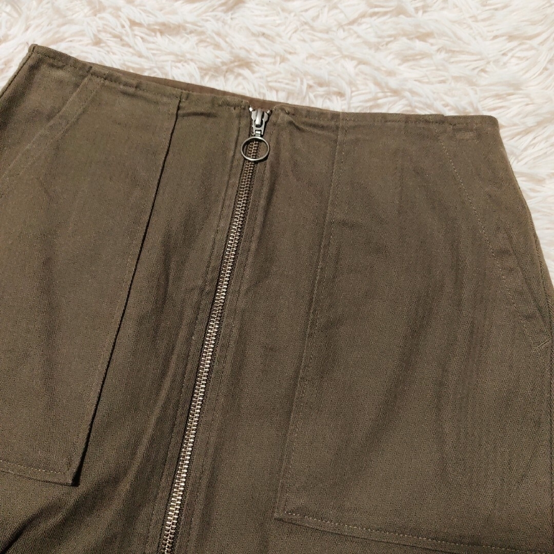GU(ジーユー)のGU  ヘリボーン フロントジップタイトスカート  Ｍサイズ レディースのスカート(ロングスカート)の商品写真