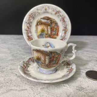 Royal Doulton - ロイヤルドルトン ブランブリーヘッジ ミニチュア　カップ　ソーサー　プレート　冬