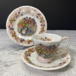 ロイヤルドルトン(Royal Doulton)のロイヤルドルトン ブランブリーヘッジ ミニチュア　カップ　ソーサー　プレート　秋(その他)