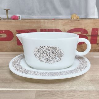 パイレックス(Pyrex)の【美品！】OldPyrex オールドパイレックス グレイビーソース＆ソーサー A(食器)