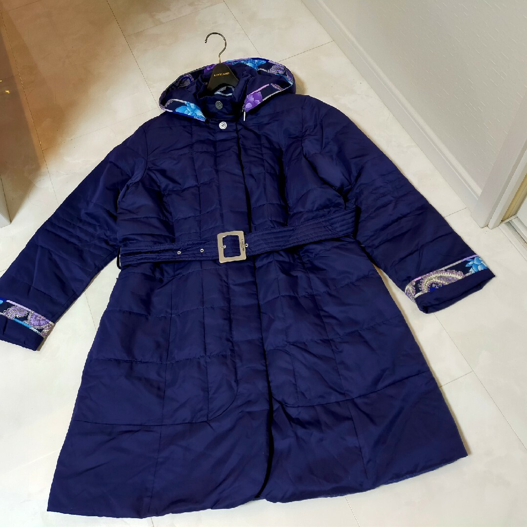 LEONARD(レオナール)のレオナール　フーデッド　2way コート　フラワープリント　ネイビー レディースのジャケット/アウター(その他)の商品写真