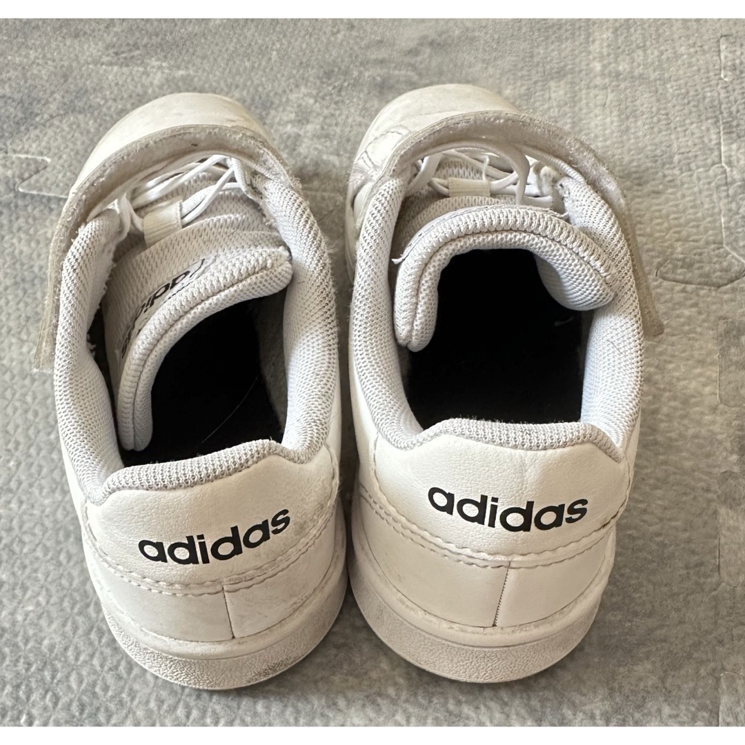 adidas(アディダス)のアディダスキッズスニーカー キッズ/ベビー/マタニティのキッズ靴/シューズ(15cm~)(スニーカー)の商品写真